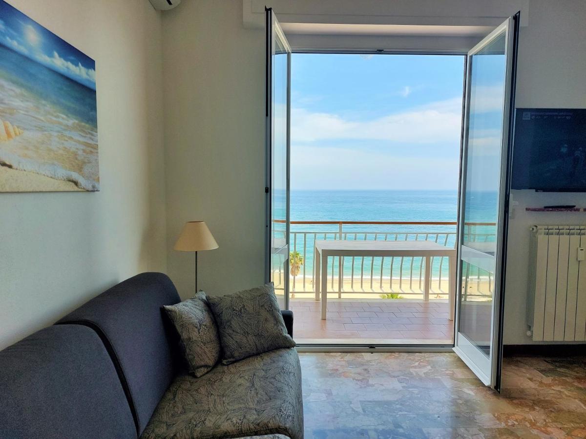 Maremare, Really On The Beach, With Private Parking Savona Buitenkant foto