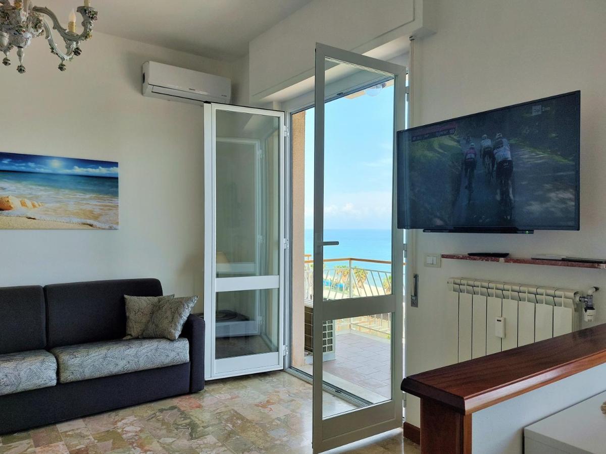 Maremare, Really On The Beach, With Private Parking Savona Buitenkant foto