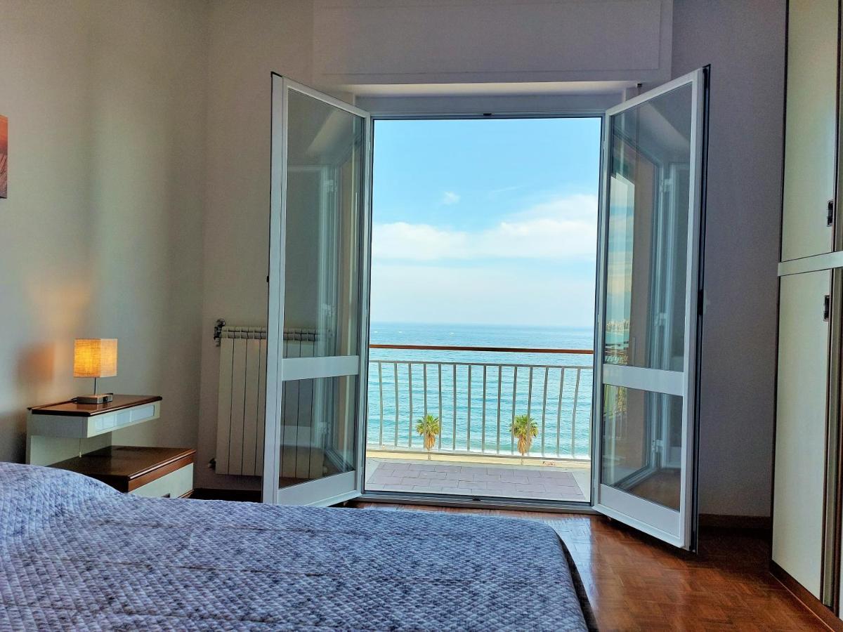 Maremare, Really On The Beach, With Private Parking Savona Buitenkant foto