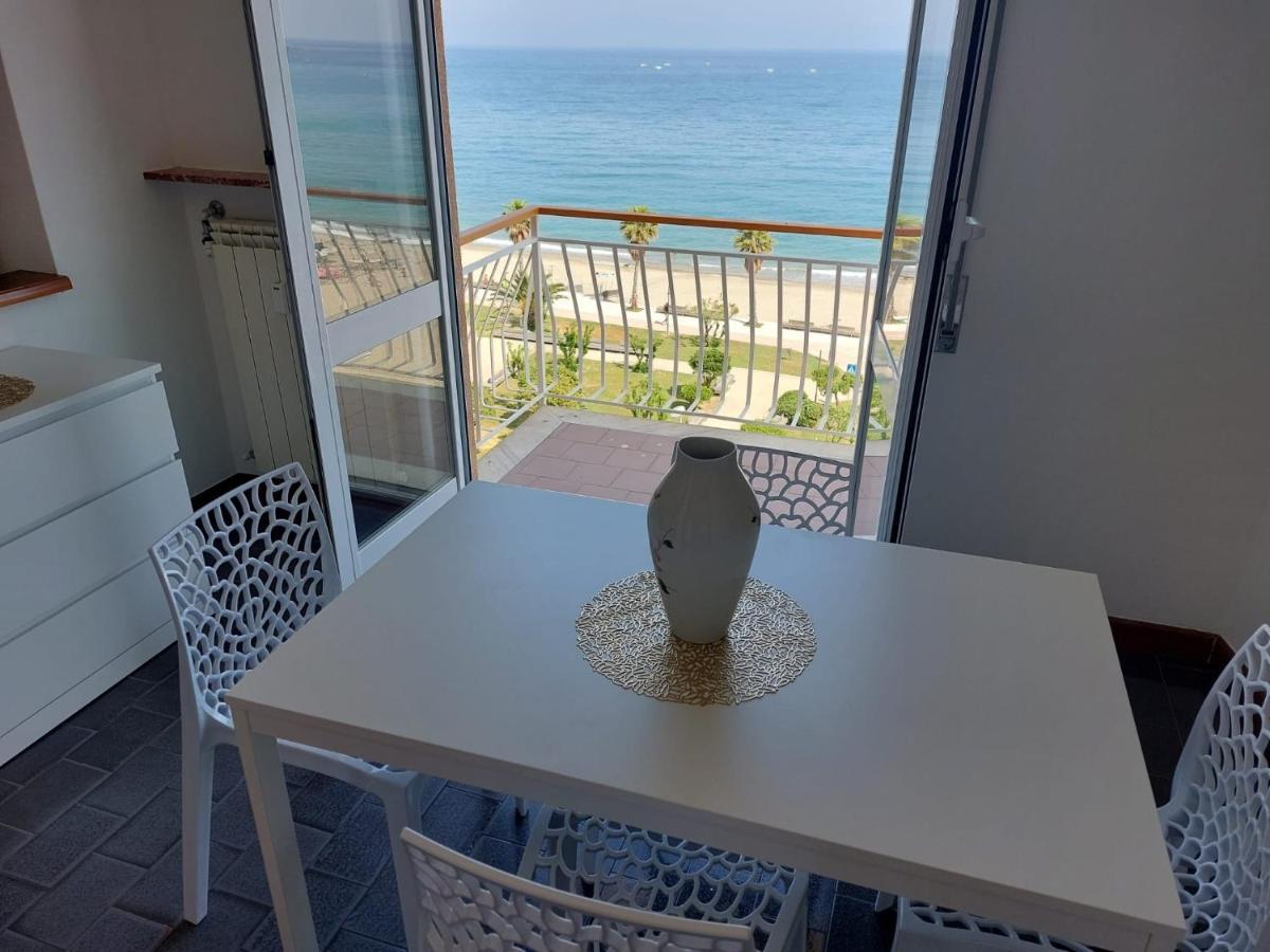 Maremare, Really On The Beach, With Private Parking Savona Buitenkant foto