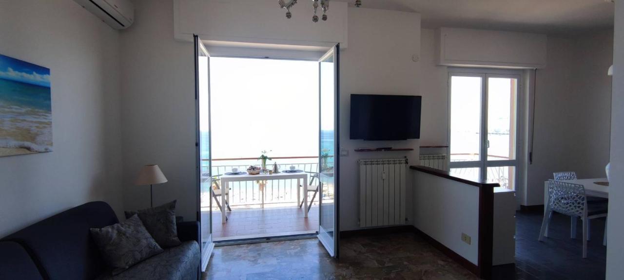 Maremare, Really On The Beach, With Private Parking Savona Buitenkant foto