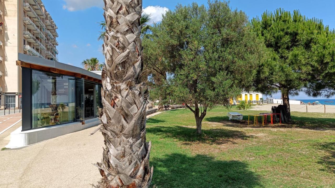 Maremare, Really On The Beach, With Private Parking Savona Buitenkant foto